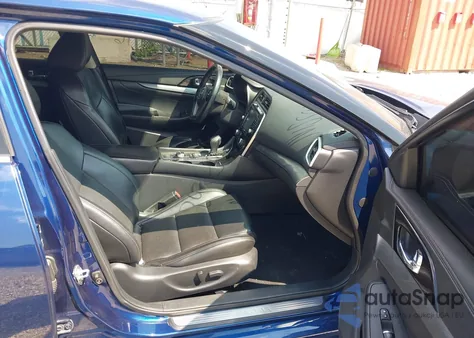 2018 Nissan Maxima 3.5 Sv z USA, uszkodzony, nr VIN 1N4AA6AP2JC360747